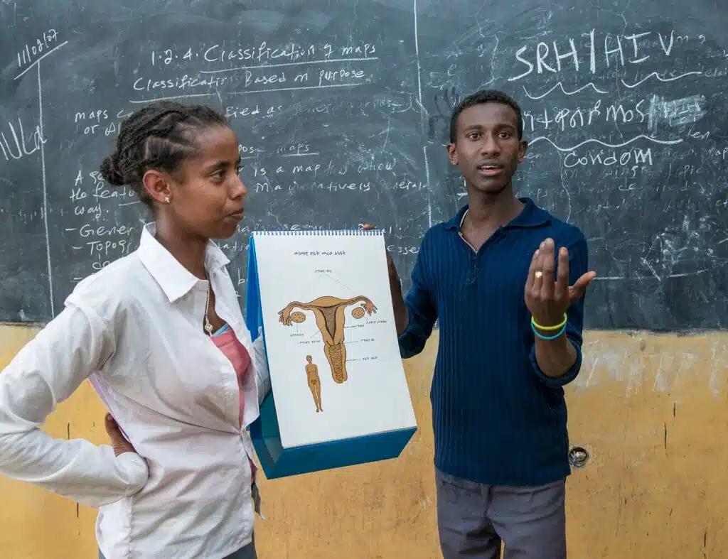Scaling up to reach more young people after the money runs out - Rutgers indonesia